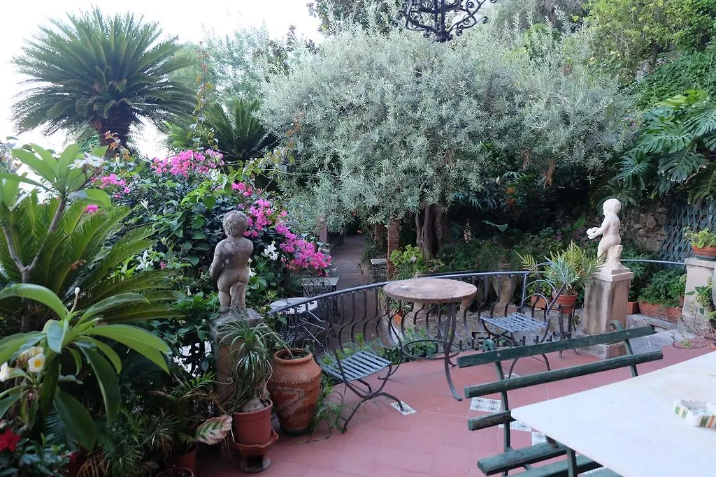Hotel Villa Nettuno Taormina 2*,  Italy