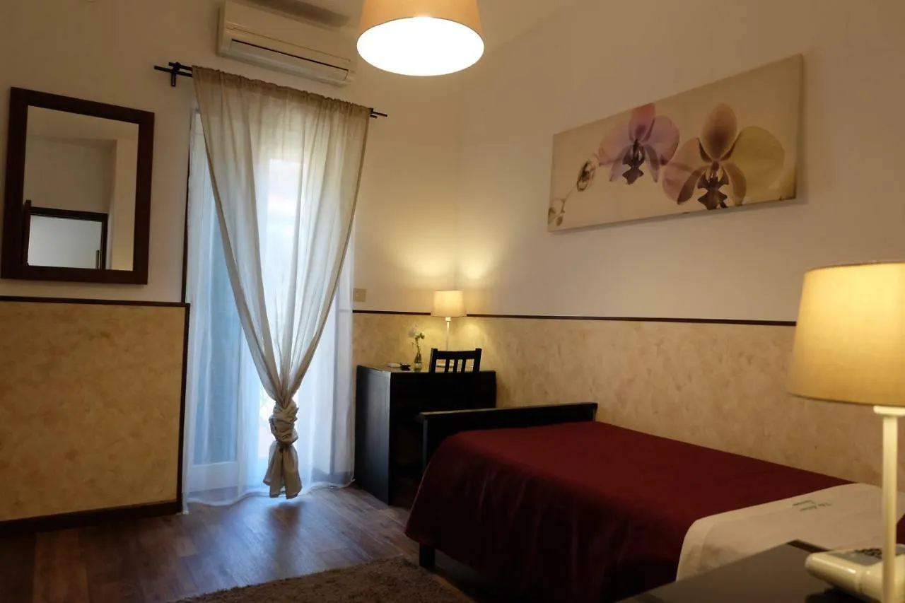 Hotel Villa Nettuno Taormina 2*,  Italy